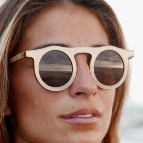 Carla Colour Lind sunglasses in gold EUC - Picture 2 of 8